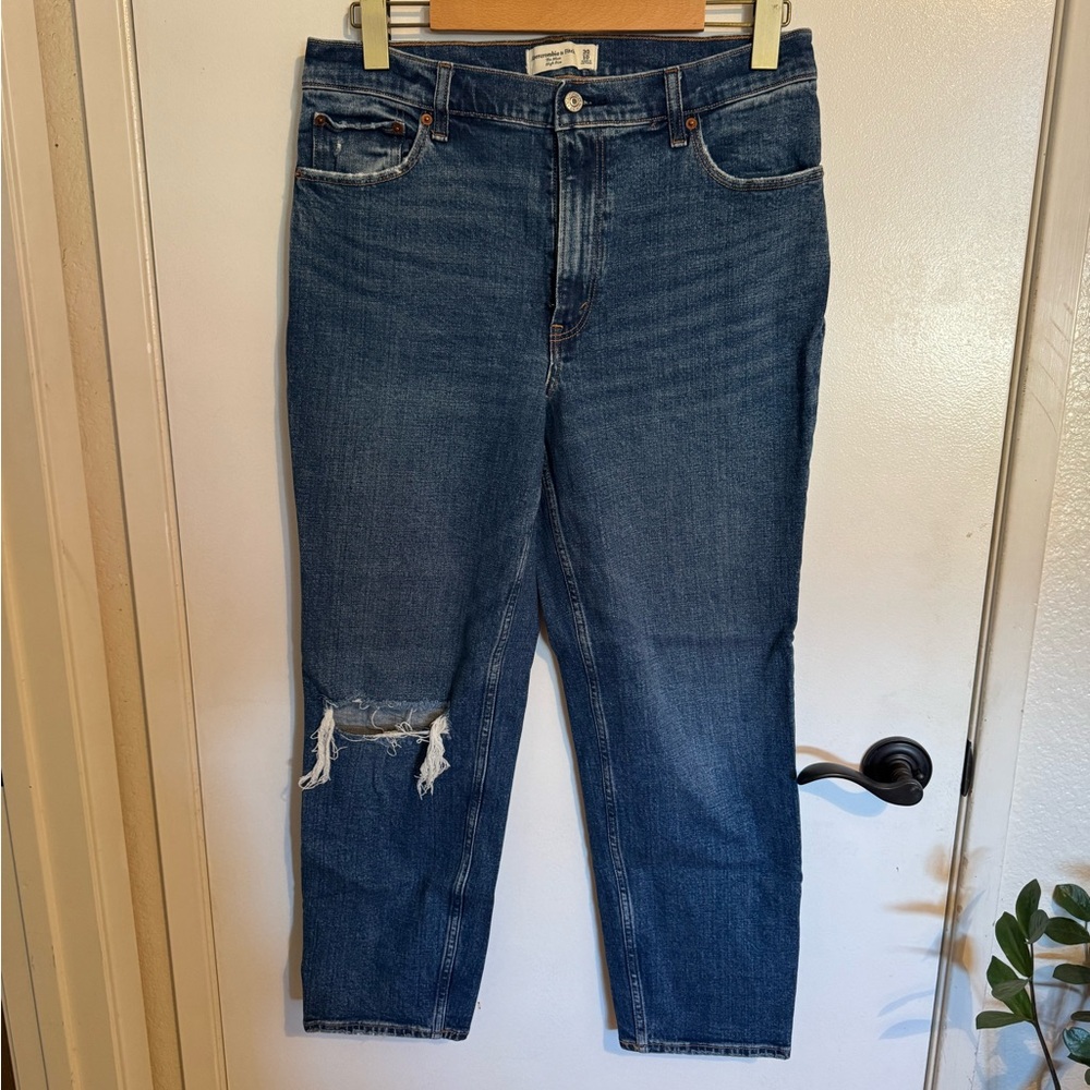 Abercrombie & Fitch - High-Rise 'The Mom' Jeans